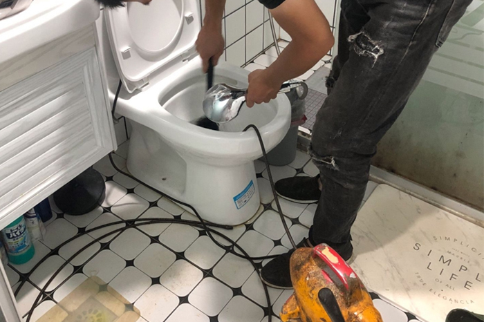 通海口镇疏通下水道