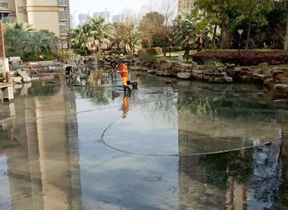 通海口镇景观池淤泥清理