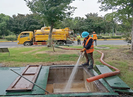 通海口镇化油池清理